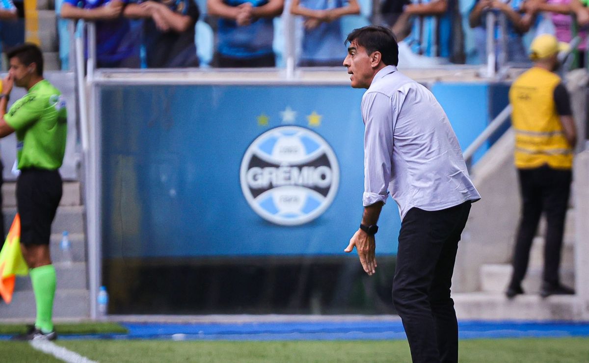 de olho no gre nal, gustavo quinteros revela planejamento para o clássico: “para que todos cheguem 100%”