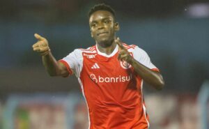 roger machado se rende a atuação de carbonero pelo internacional no beira rio: “fez com que o adversário se desorganizasse”