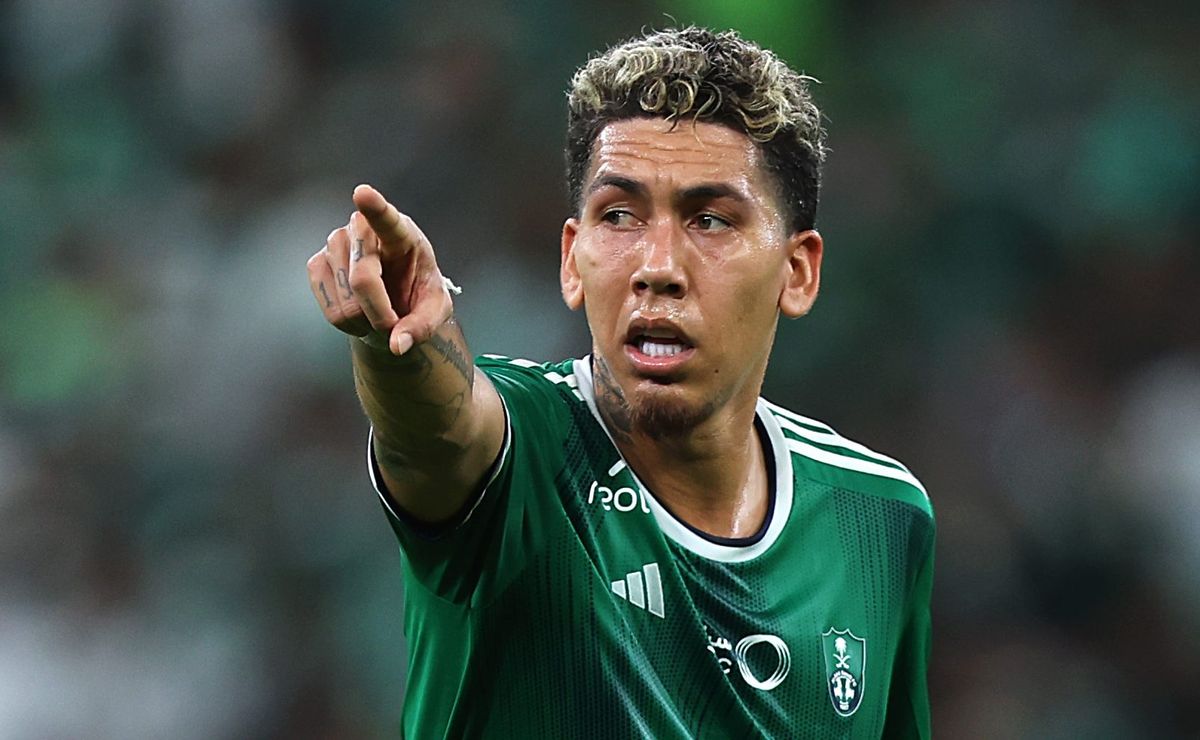 roberto firmino escolhe ficar no al ahli após contato de flamengo, palmeiras, corinthians e atlético mg