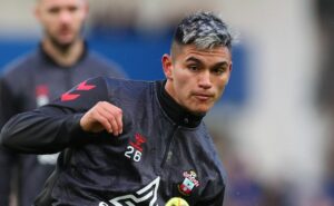 7 dias após ser contratado, alcaraz tem nova situação no everton ing e já causa grande impressão