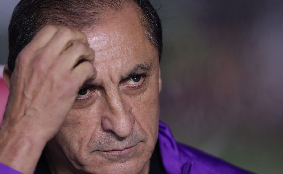 ramón diaz substitui ‘queridinho’ da torcida diante da portuguesa e é criticado: “que sacanagem…”