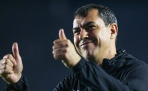 naves está sem espaço no palmeiras em 2025 e contratação do zagueiro foi aprovada por fábio carille