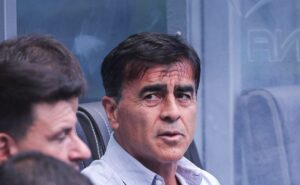 grêmio não deve atender pedido de quinteros sobre camisa 9 e prioriza contratação de zagueiro