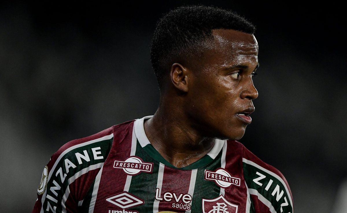 de contrato renovado, jhon arias fica irritado após pergunta em coletiva: “vocês precisam parar”