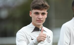 breno bidon volta a entrar na mira de ingleses e saída do corinthians esquenta 