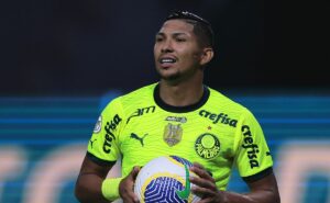 rony no vasco fica perto de acontecer após oferta que supera negociação do atlético mg