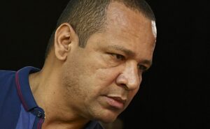 neymar pai aparece como determinante no santos em busca de parceiros para evolução na vila e ct