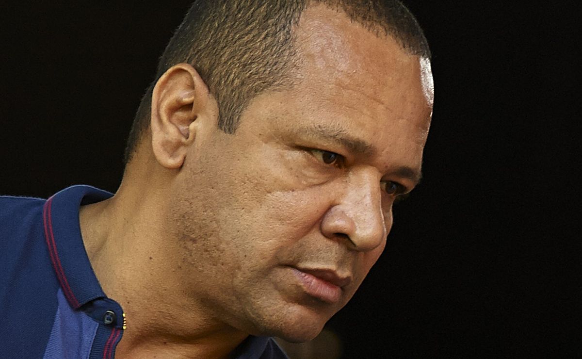 neymar pai aparece como determinante no santos em busca de parceiros para evolução na vila e ct