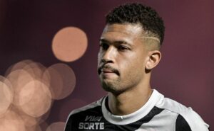 cruzeiro deseja assumir dívida do vasco com o benfica para ter joão victor na temporada