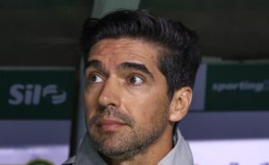 abel ferreira defende invencibilidade de seis anos em palmeiras x corinthians no allianz parque