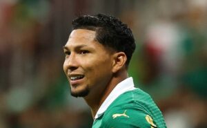 rony mal chega ao atlético mg e declaração envolvendo o palmeiras chama atenção: “felicidade imensa”