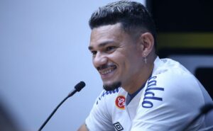 tiquinho soares projeta sobre ansiedade de jogar com neymar no santos: ‘eu estou doido’