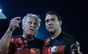petković elogia desempenho de filipe luis e manda recado para diretoria: “precisa de tempo”