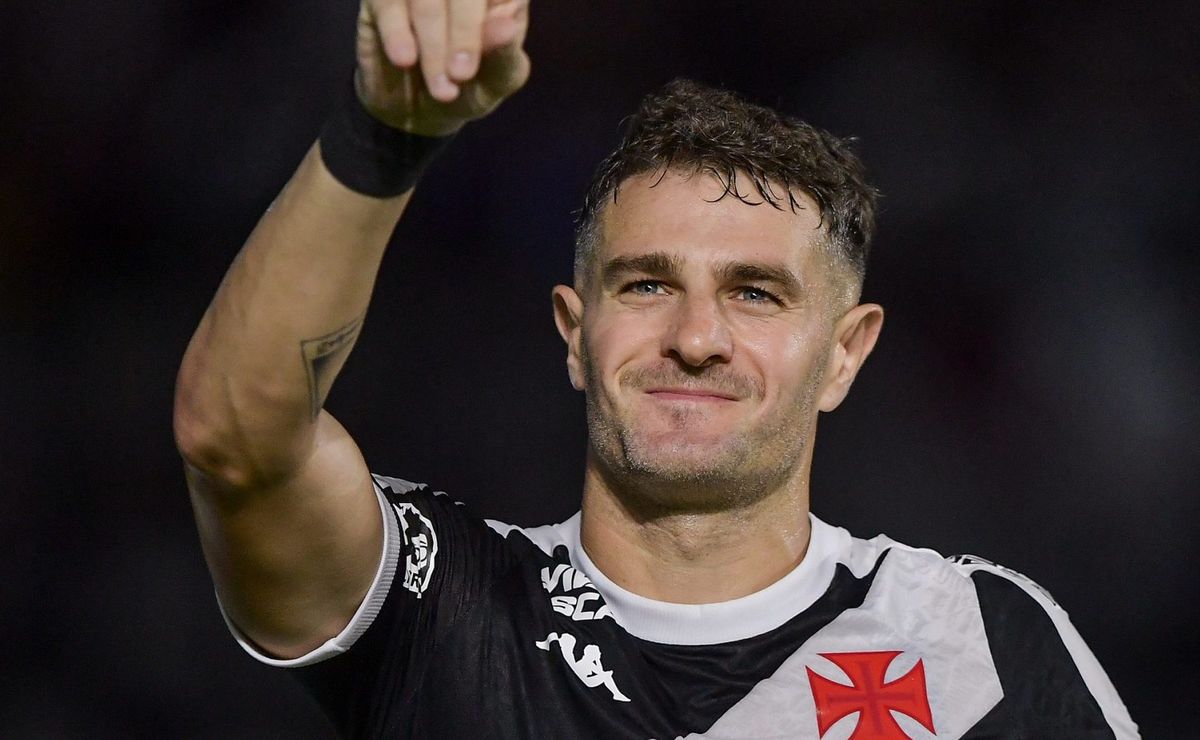 vegetti chega a oito gols em clássicos e se destaca pelo vasco no campeonato carioca