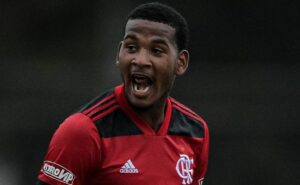 cleiton sofre reviravolta no flamengo e filipe luís toma decisão após polêmica com barboza em clássico