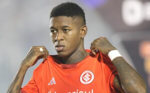 vitão rebate críticas no internacional, mas alerta sobre problema grave: “vamos fazer…”