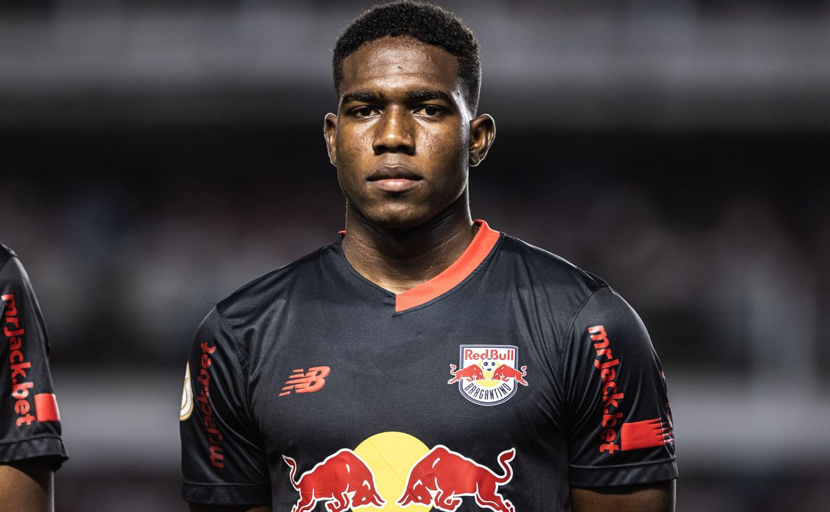 john textor fará proposta milionária por henry mosquera, atacante do bragantino