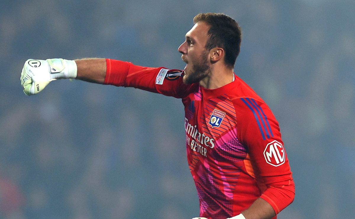 newcastle acena com r$ 179 milhões para contratar lucas perri e botafogo pode faturar bolada