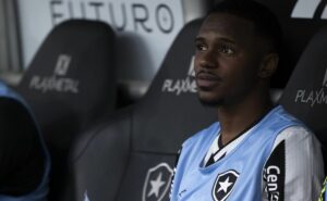 jeffinho aumenta ritmo no botafogo e avança na transição para o campo