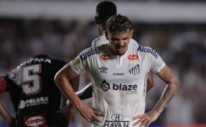 santos irá enfrentar o Água santa com cinco jogadores amarelados