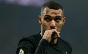 matheuzinho, do corinthians, concorda com memphis depay e neymar sobre gramados sintéticos: “faz mal”