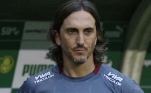 zubeldía detalha riscos do gramado sintético ao são paulo e convoca reflexão sobre problema: “quem mais…”