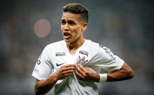cria do corinthians, pedrinho se aproxima de retorno do brasil para jogar no vasco