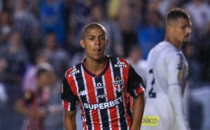 empresário revela sondagens por ryan francisco, mas atacante quer permanecer no são paulo: “É o grande…”