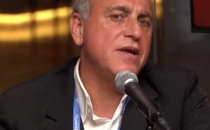 andré cury avança em acordo com barcelona para vitor roque jogar no palmeiras: “de 0 a 10, a chance é 6”