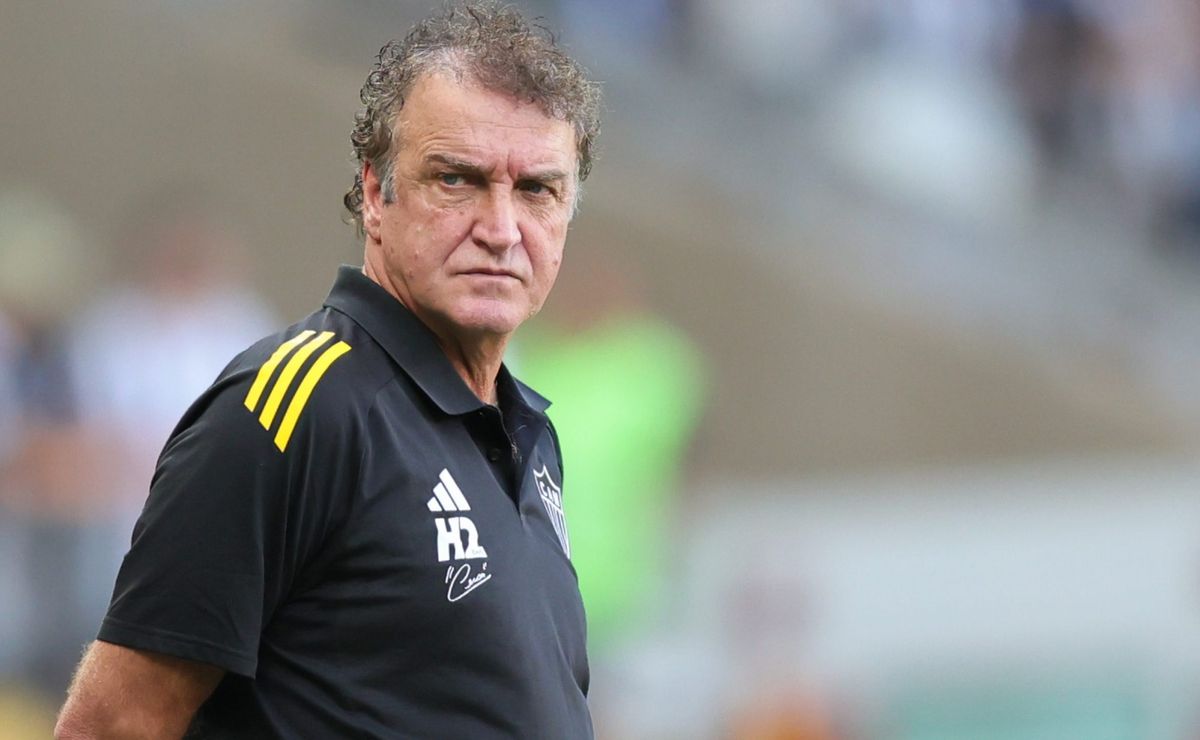 cuca manda recado para dorival júnior sobre goleiro everson: “ele não deve nada…”