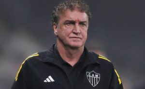 cuca só aceita liberar otávio se atlético mg buscar por substituto no mercado