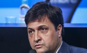 meio campista busca saída do méxico e guerra discute contratação de pedro aquino no grêmio