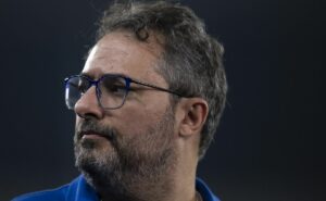 grêmio pode dar chapéu em alexandre mattos e fechar contratação do zagueiro naves, do palmeiras