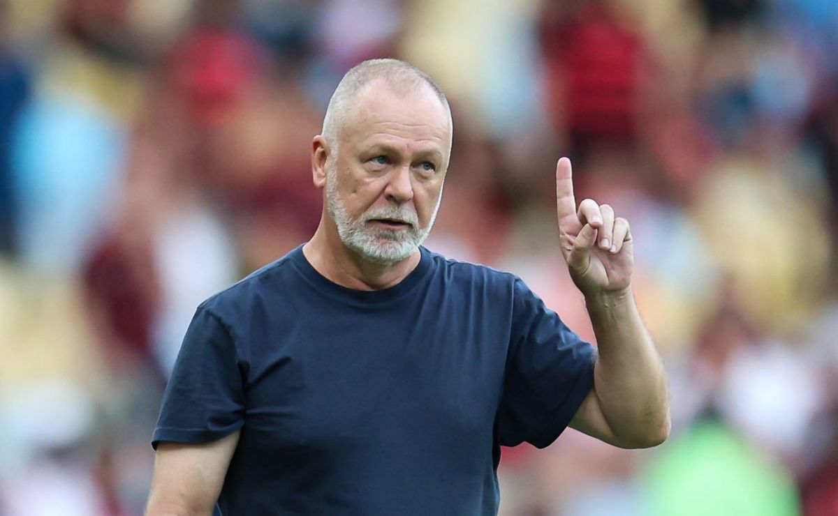 mano menezes está pressionado no fluminense e tem uma condição de permanência essa semana