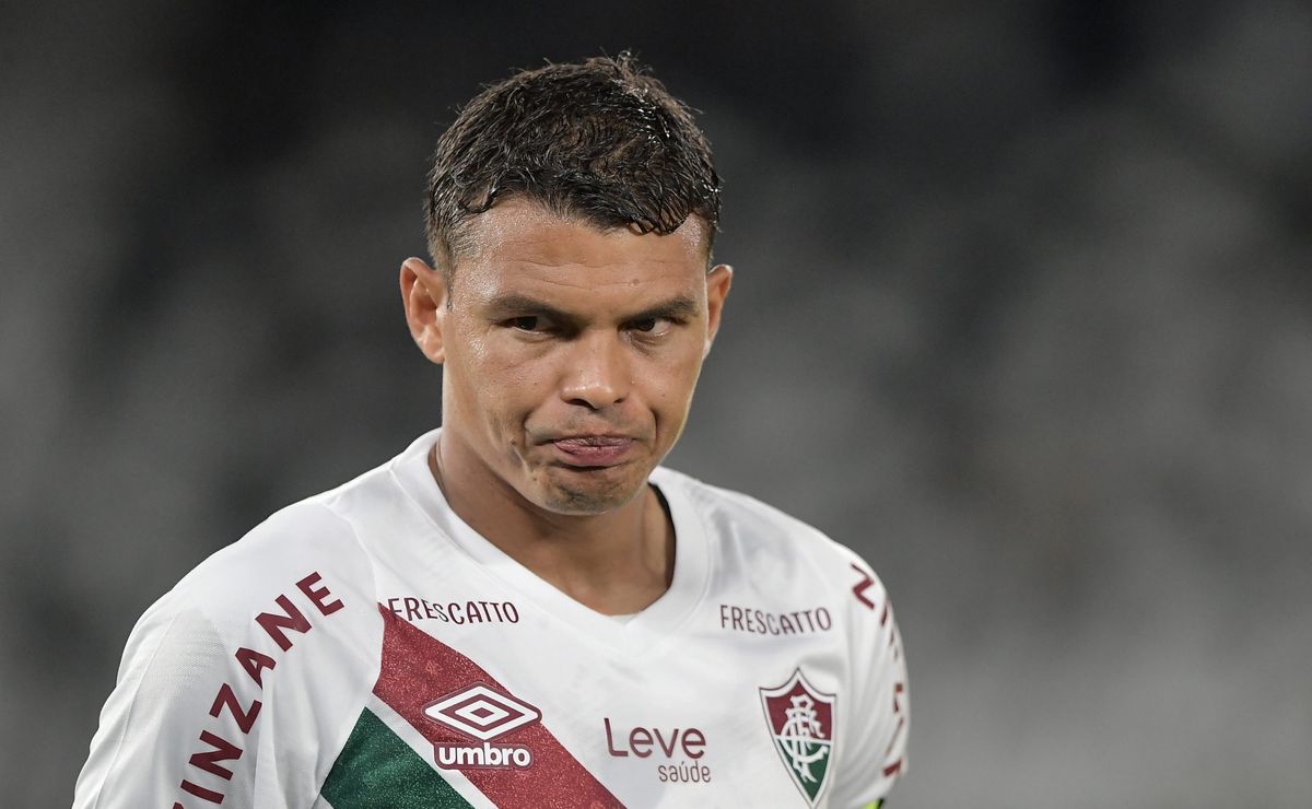 thiago silva se torna um dos maiores zagueiros artilheiros da história do fluminense