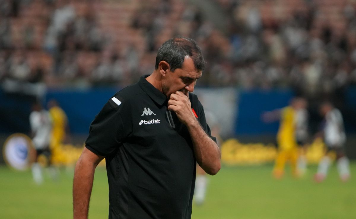 vasco perde e torcida crítica fábio carille por alterações
