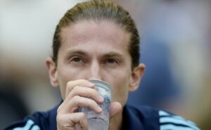 filipe luís toma decisão e não conta com lorran no flamengo; saída ainda está nos planos 