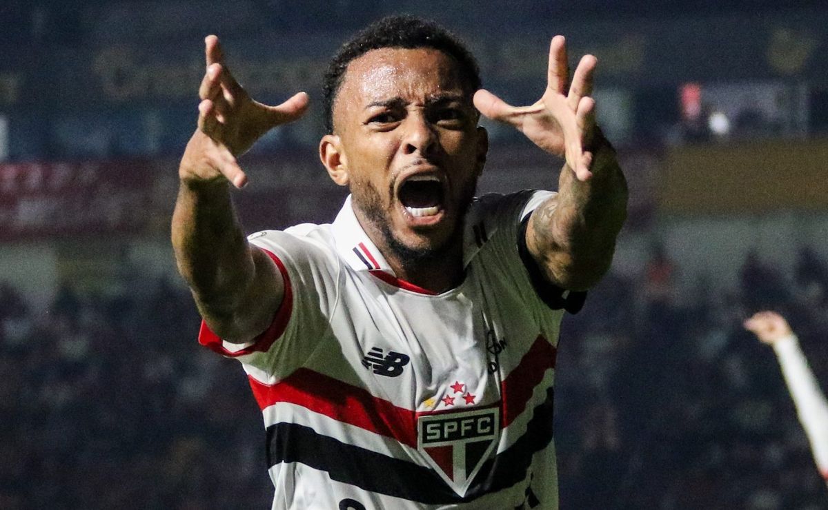 ex laterais do são paulo brilham em estreias por southampton e porto b na europa