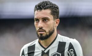 alex telles relembra saída do al nassr e chegada ao botafogo: “fiquei realmente chateado com a situação”
