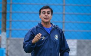 quinteros decide por revezamento de goleiros no grêmio e expõe como vai utilizar volpi e grando
