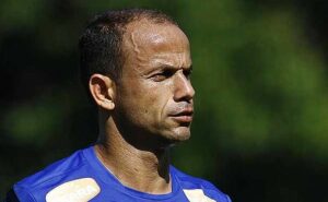 Ídolo léo recebe nova decisão no santos pedro martins ‘isola’ o ex lateral no clube