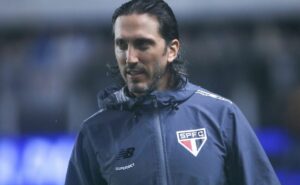 zubeldía justifica as mudanças no time do são paulo, para evitar derrota contra o santos