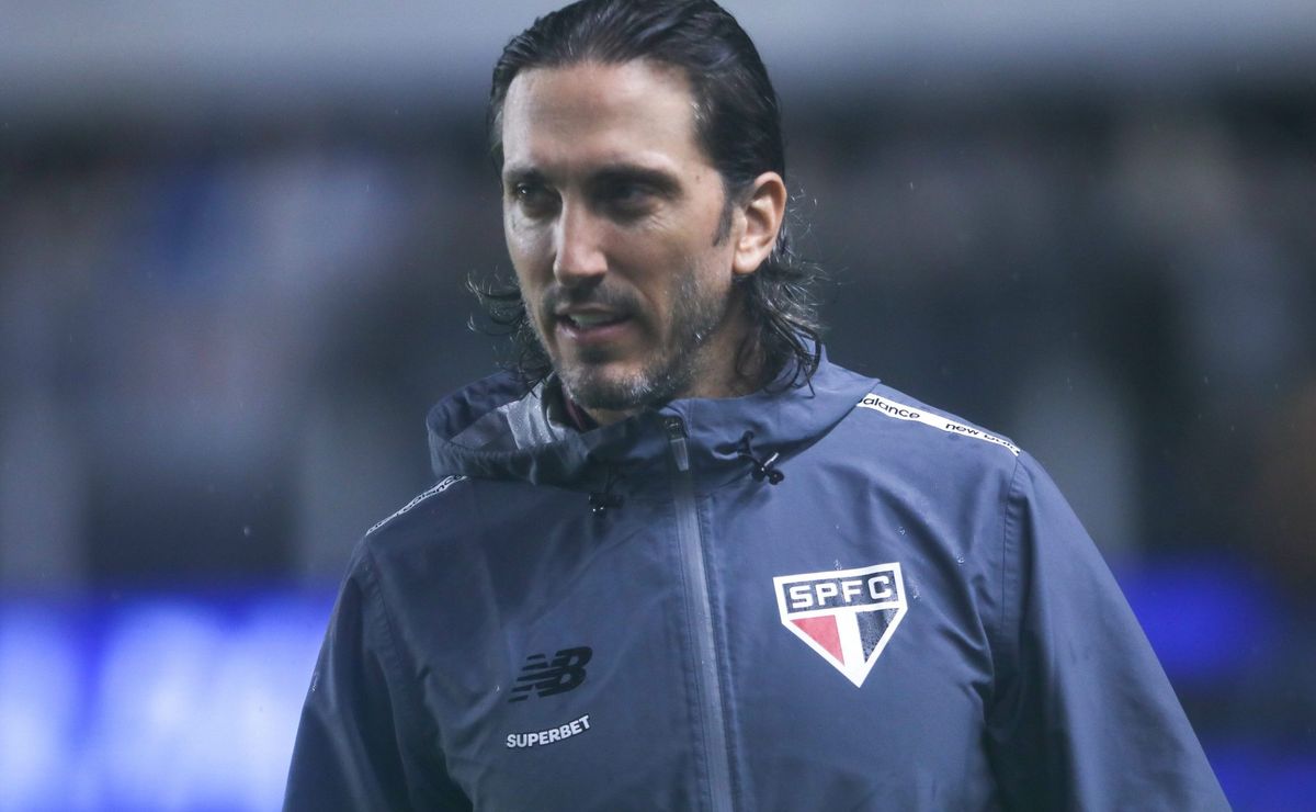 zubeldía justifica as mudanças no time do são paulo, para evitar derrota contra o santos