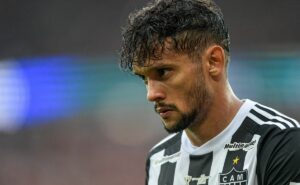 gustavo scarpa projeta cruzeiro x atlético mg e rasga elogios a hulk: “mais fácil”