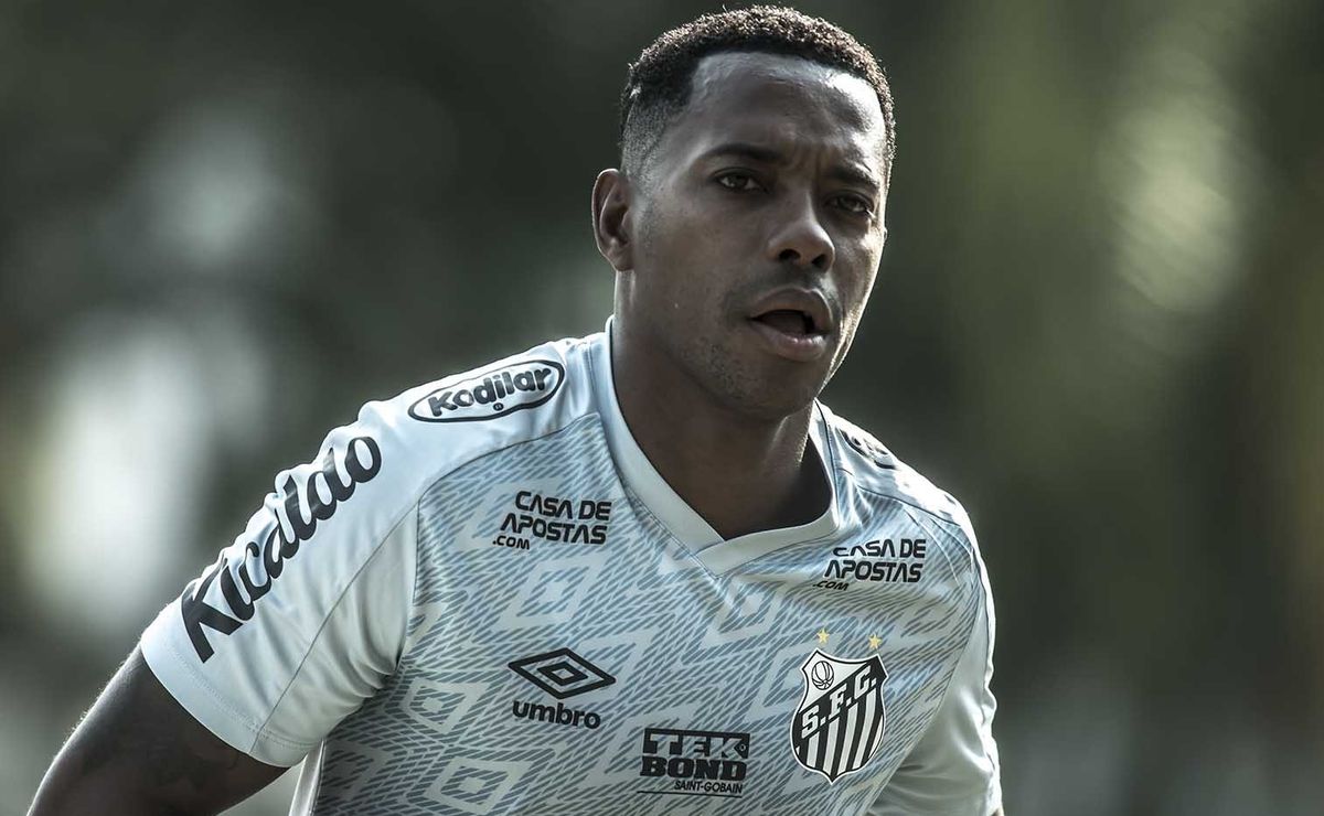 filho de robinho é cortado de última hora no santos e assiste partida do camarote  