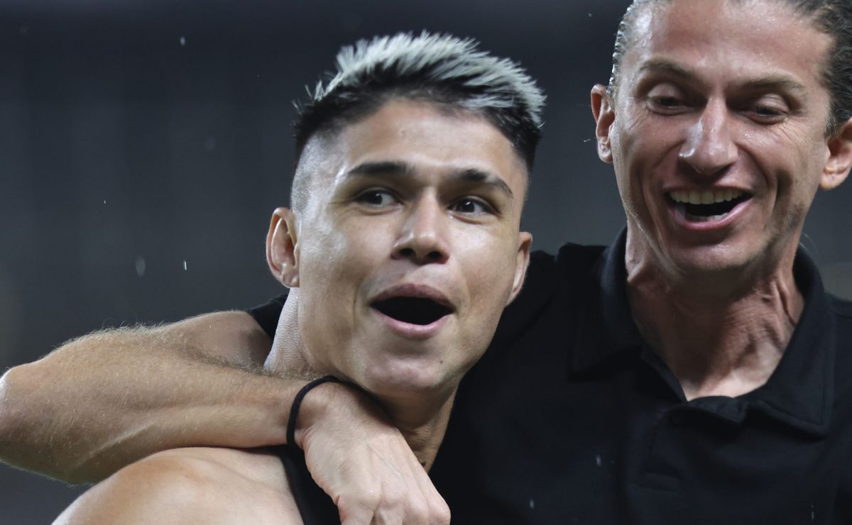 com show do trio arrascaeta, juninho e luiz araújo, flamengo goleia portuguesa no carioca