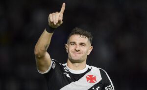vegetti aquece clima para vasco x flamengo na semifinal do carioca: “sede de revanche”