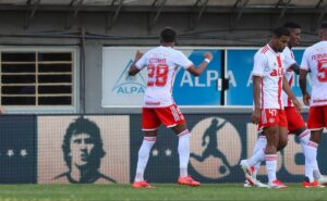 torcida do internacional manda recado para diretoria e exige reforços para intensificar boa fase de roger