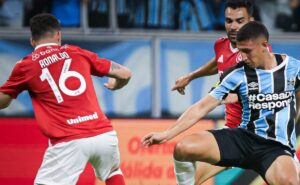 técnicos de seleções sul americanas marcaram presença na arena do grêmio durante o gre nal