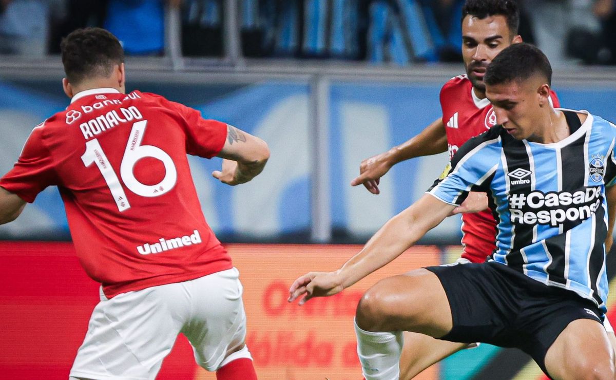 técnicos de seleções sul americanas marcaram presença na arena do grêmio durante o gre nal